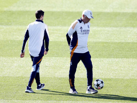 Carlo Ancelotti en el entrenamiento del Real Madrid. (AFP) Carlo Ancelotti en el entrenamiento del Real Madrid. (AFP)