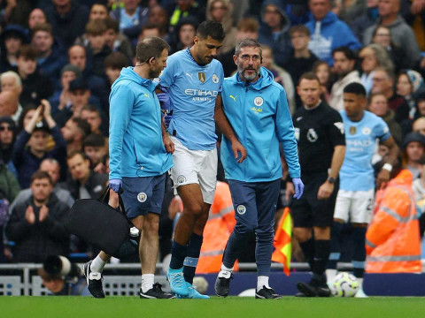 Rodri saliendo lesionado con el City. (Reuters)
