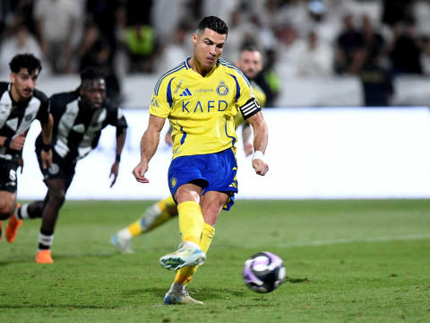 Cristiano Ronaldo pateando un penal. (Reuters)