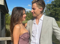 Millie Bobby Brown mostró su vestido de novia/IG @milliebobbybrown