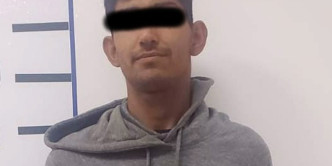 El hombre agredió a patadas al can y no se detuvo a pesar de que éste aullaba.
