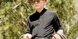 Daniel Craig, con distintas capas